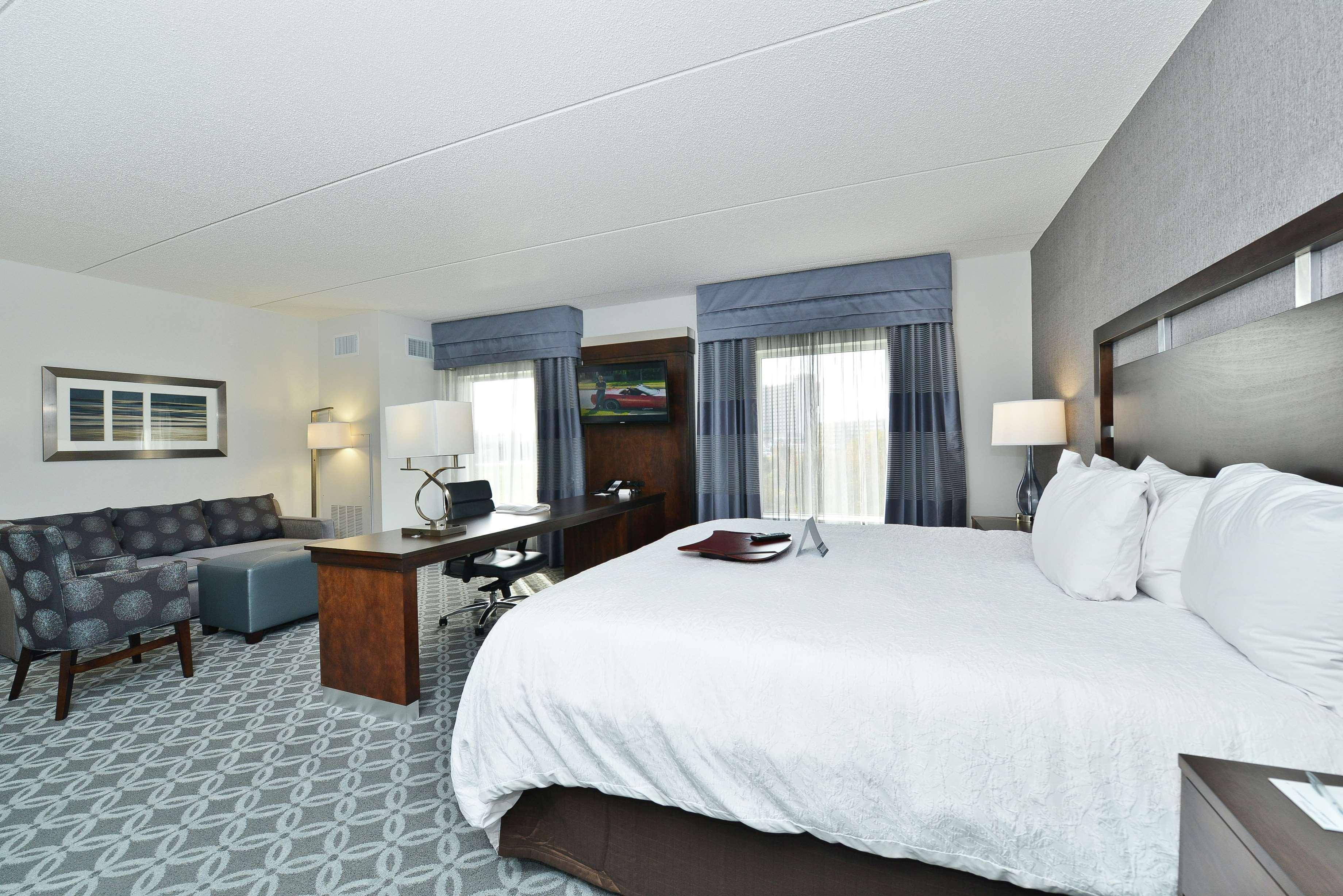 Hampton Inn & Suites Greensboro/Coliseum Area Екстер'єр фото