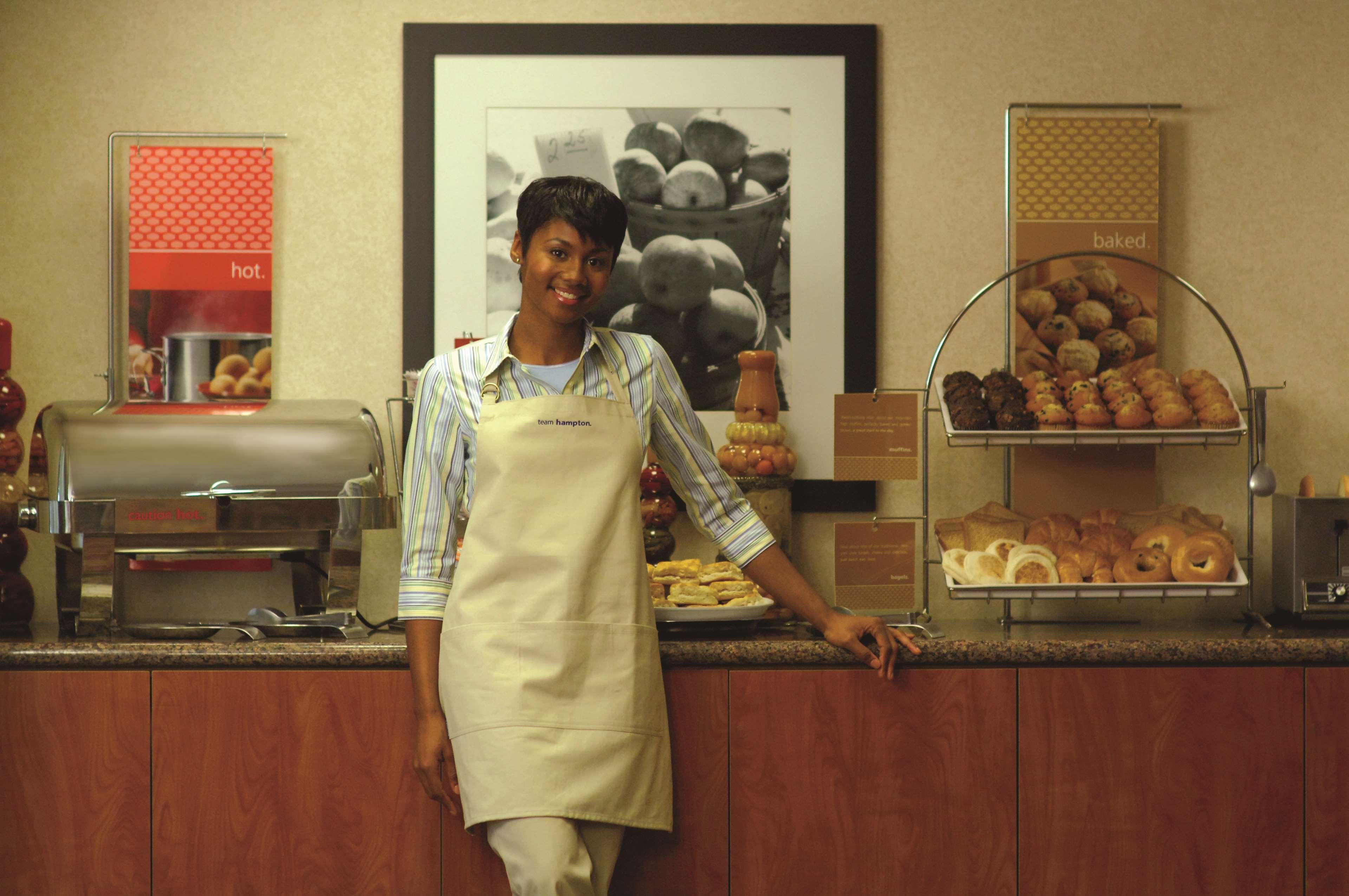 Hampton Inn & Suites Greensboro/Coliseum Area Ресторан фото