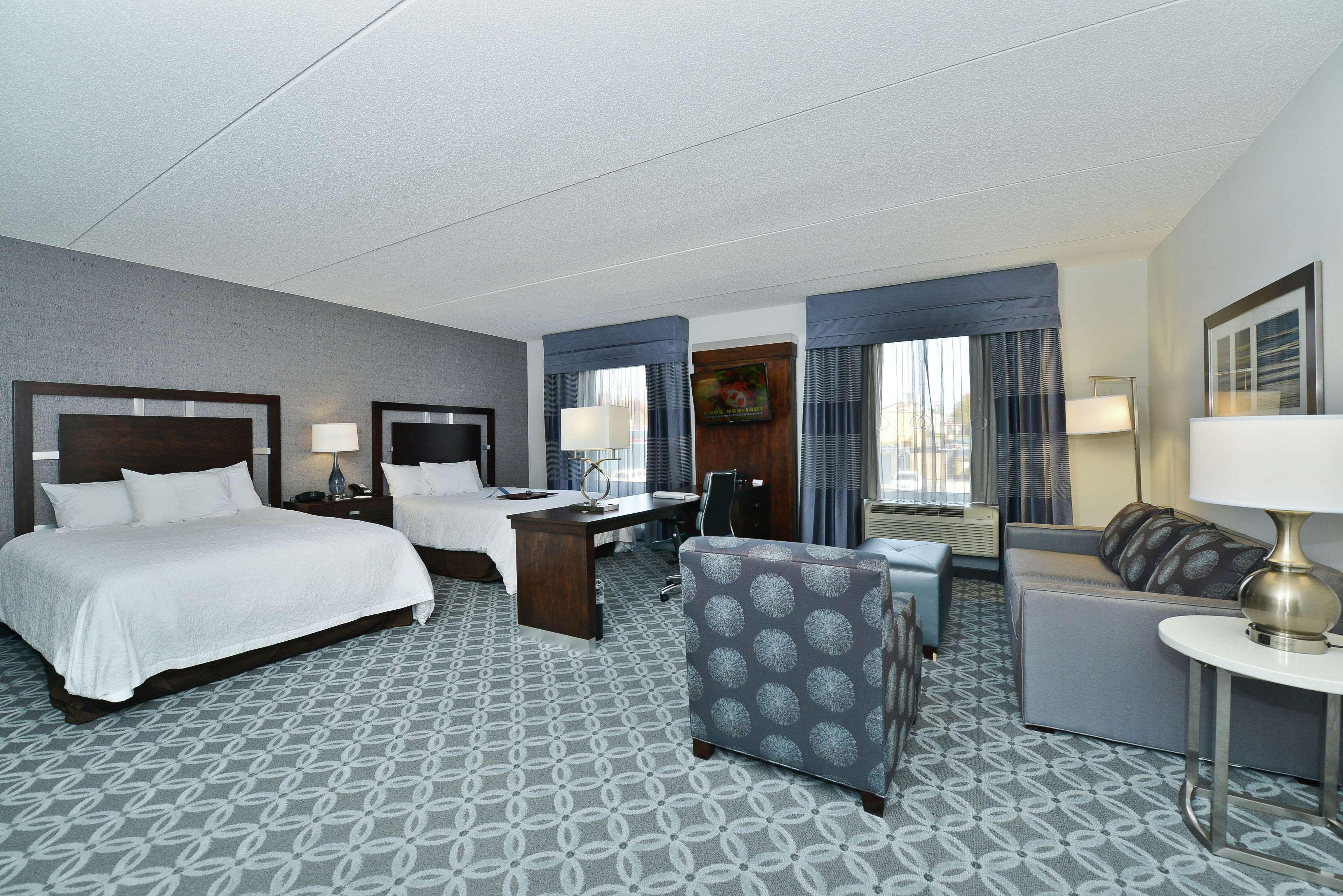 Hampton Inn & Suites Greensboro/Coliseum Area Екстер'єр фото
