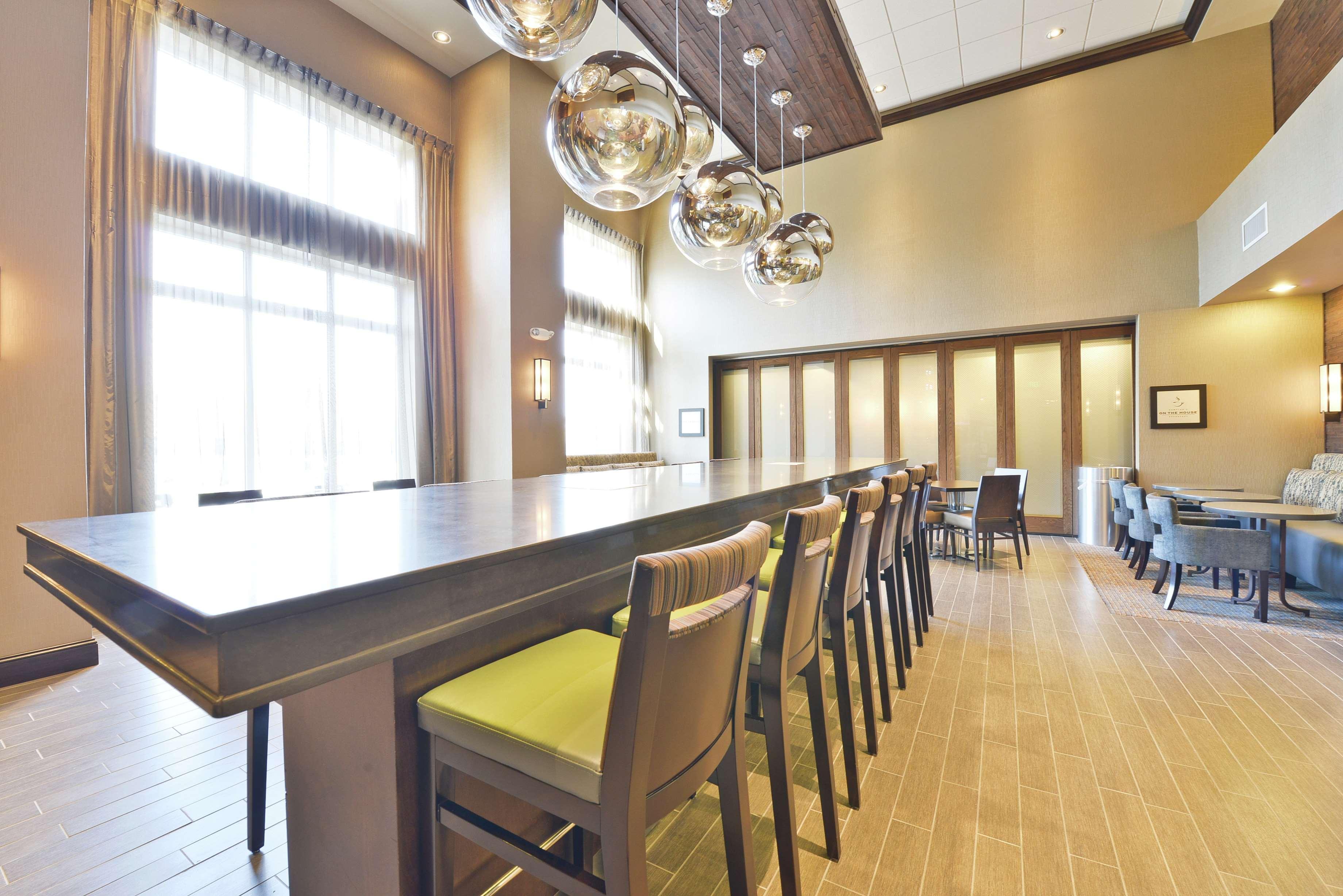 Hampton Inn & Suites Greensboro/Coliseum Area Екстер'єр фото