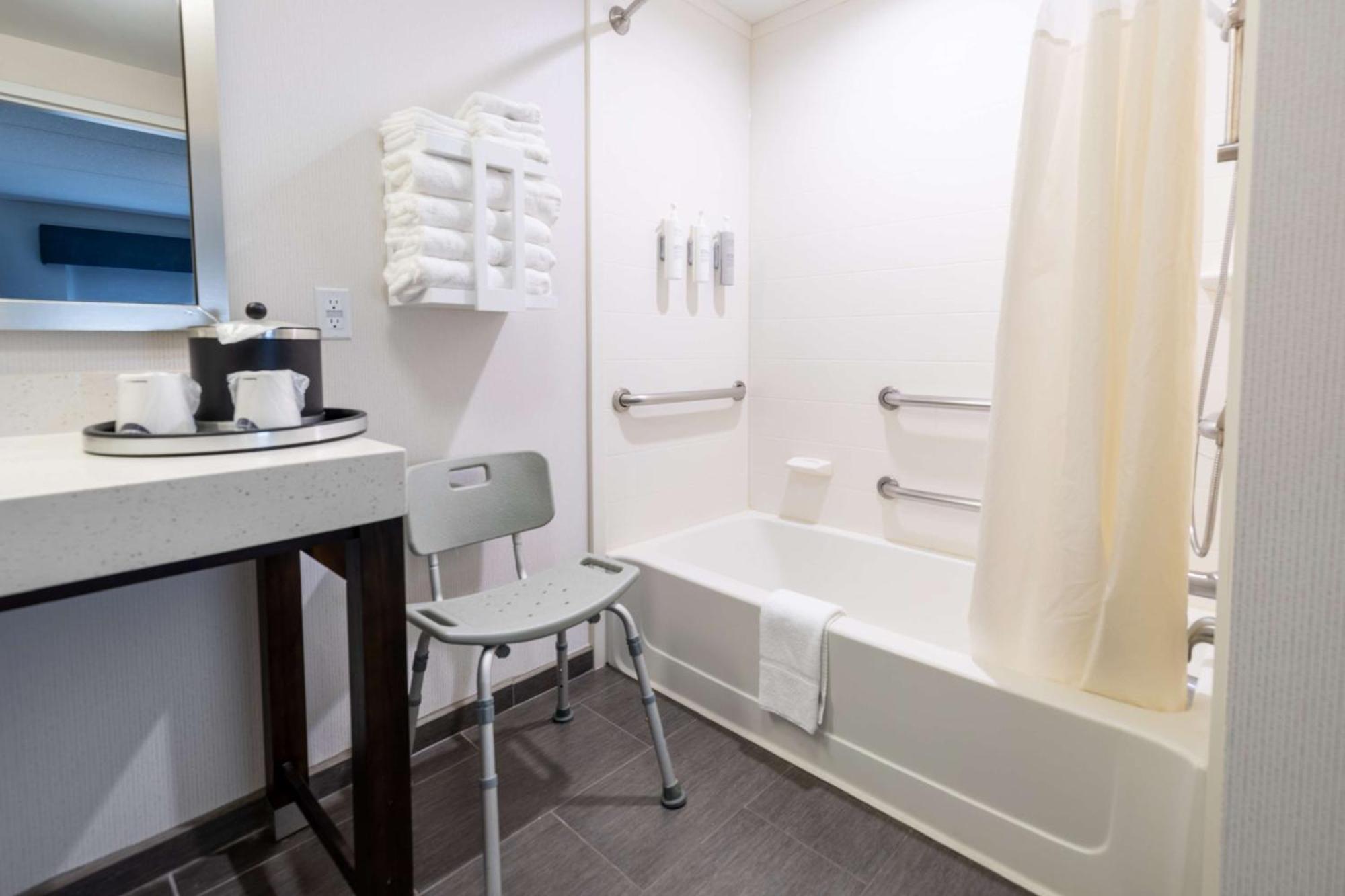 Hampton Inn & Suites Greensboro/Coliseum Area Екстер'єр фото