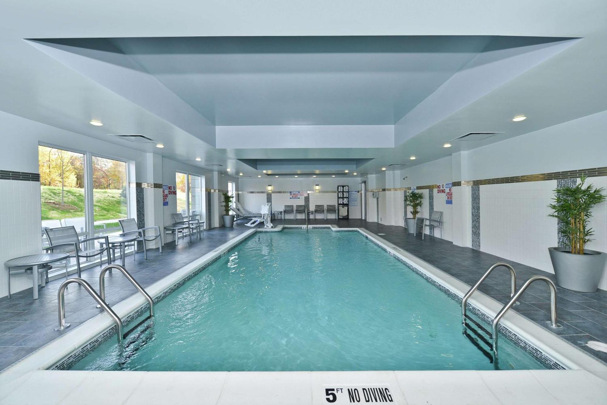 Hampton Inn & Suites Greensboro/Coliseum Area Екстер'єр фото
