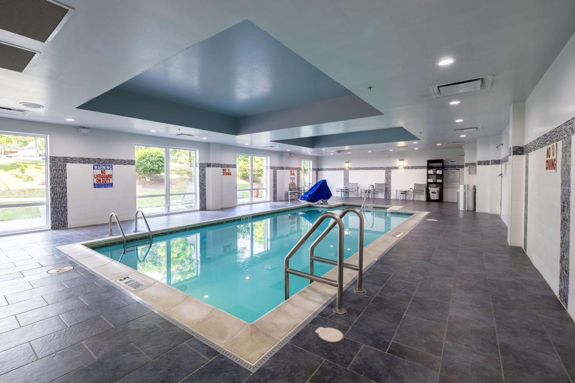 Hampton Inn & Suites Greensboro/Coliseum Area Екстер'єр фото