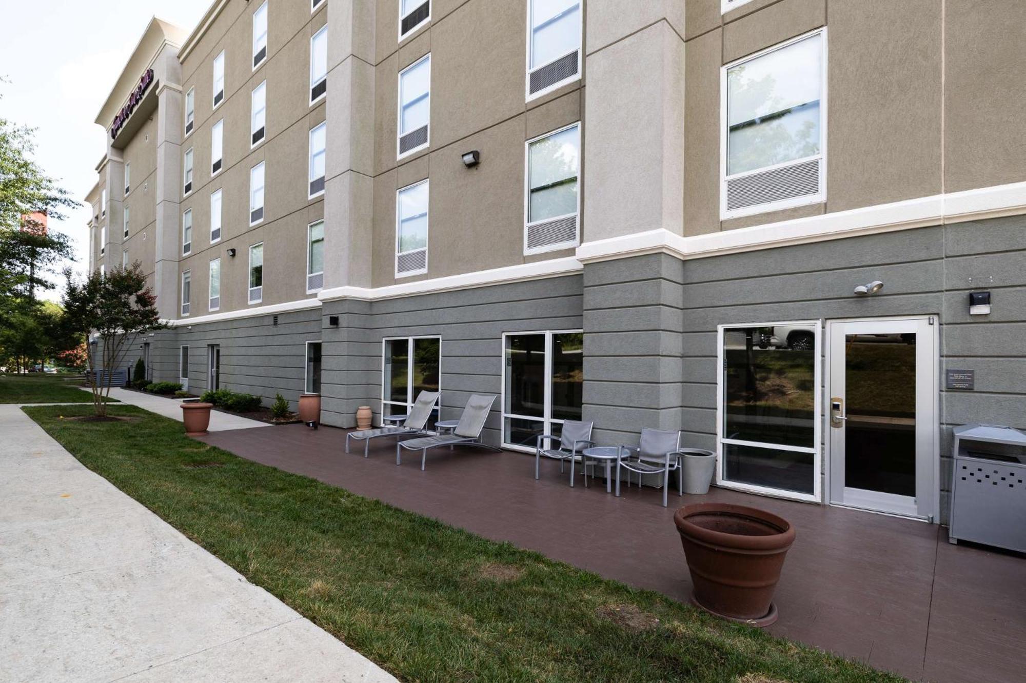 Hampton Inn & Suites Greensboro/Coliseum Area Екстер'єр фото