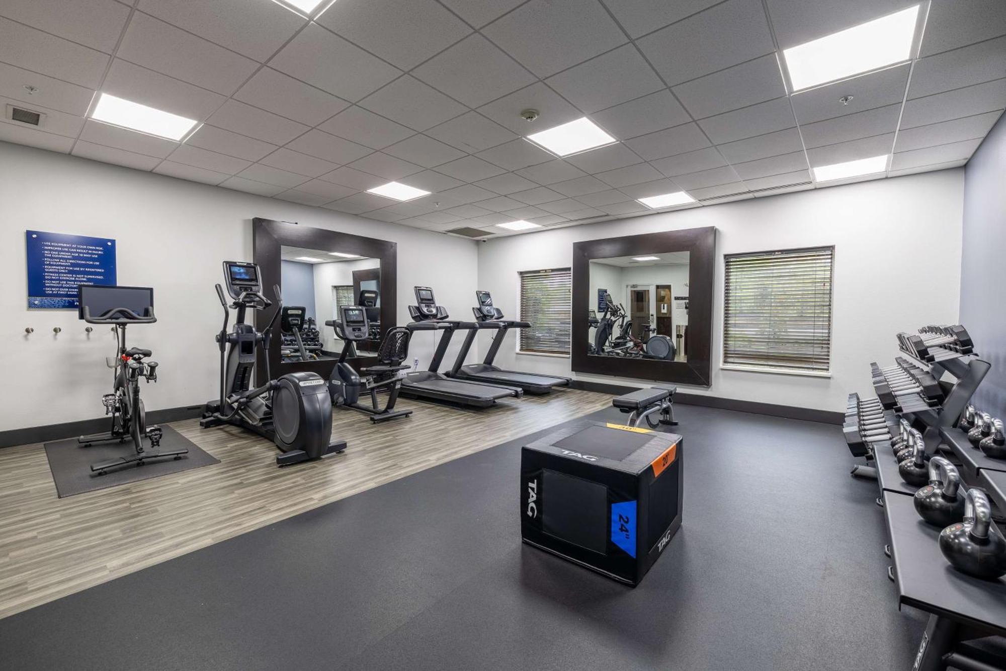 Hampton Inn & Suites Greensboro/Coliseum Area Екстер'єр фото